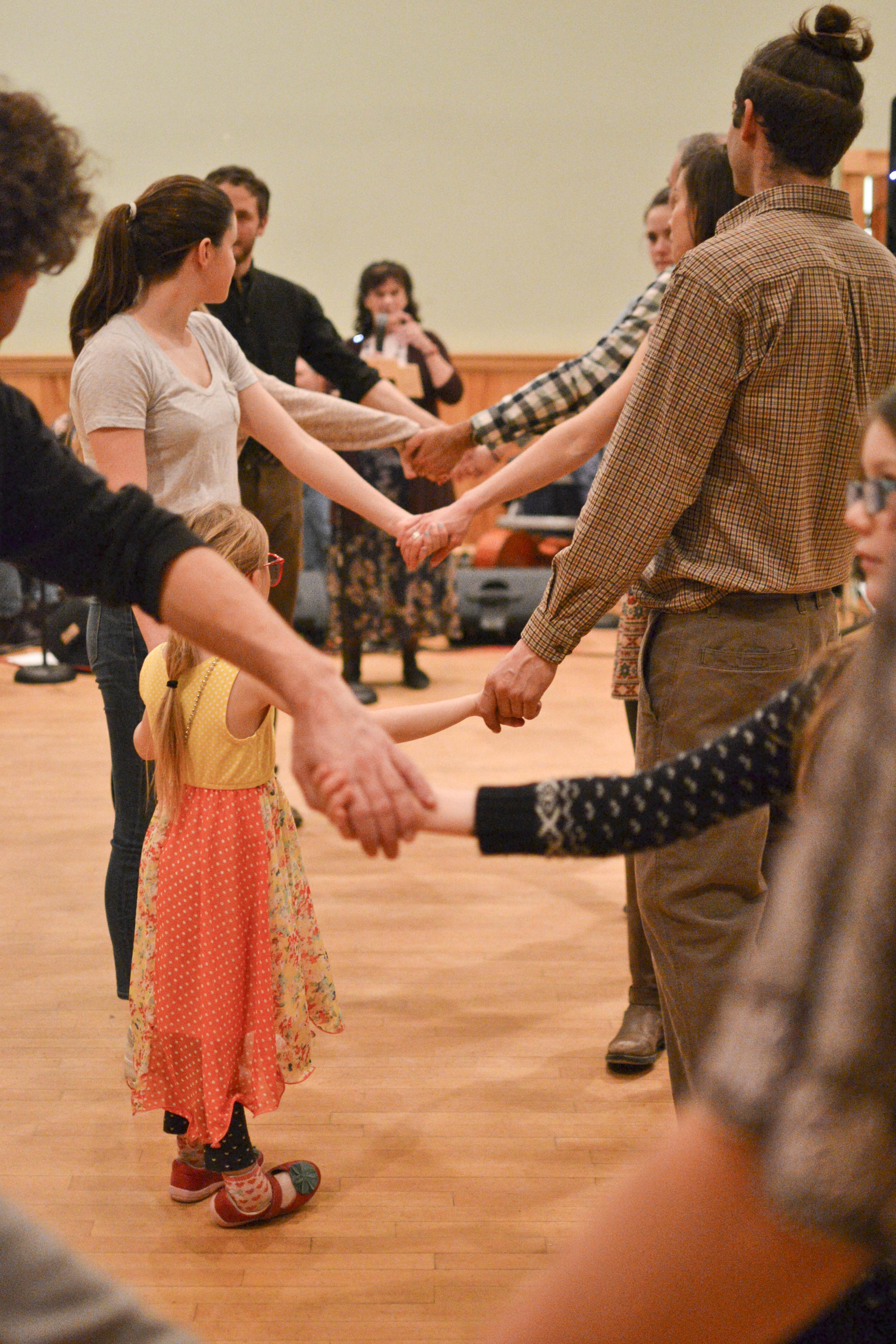 BarnArts Contra Dancing with teaching