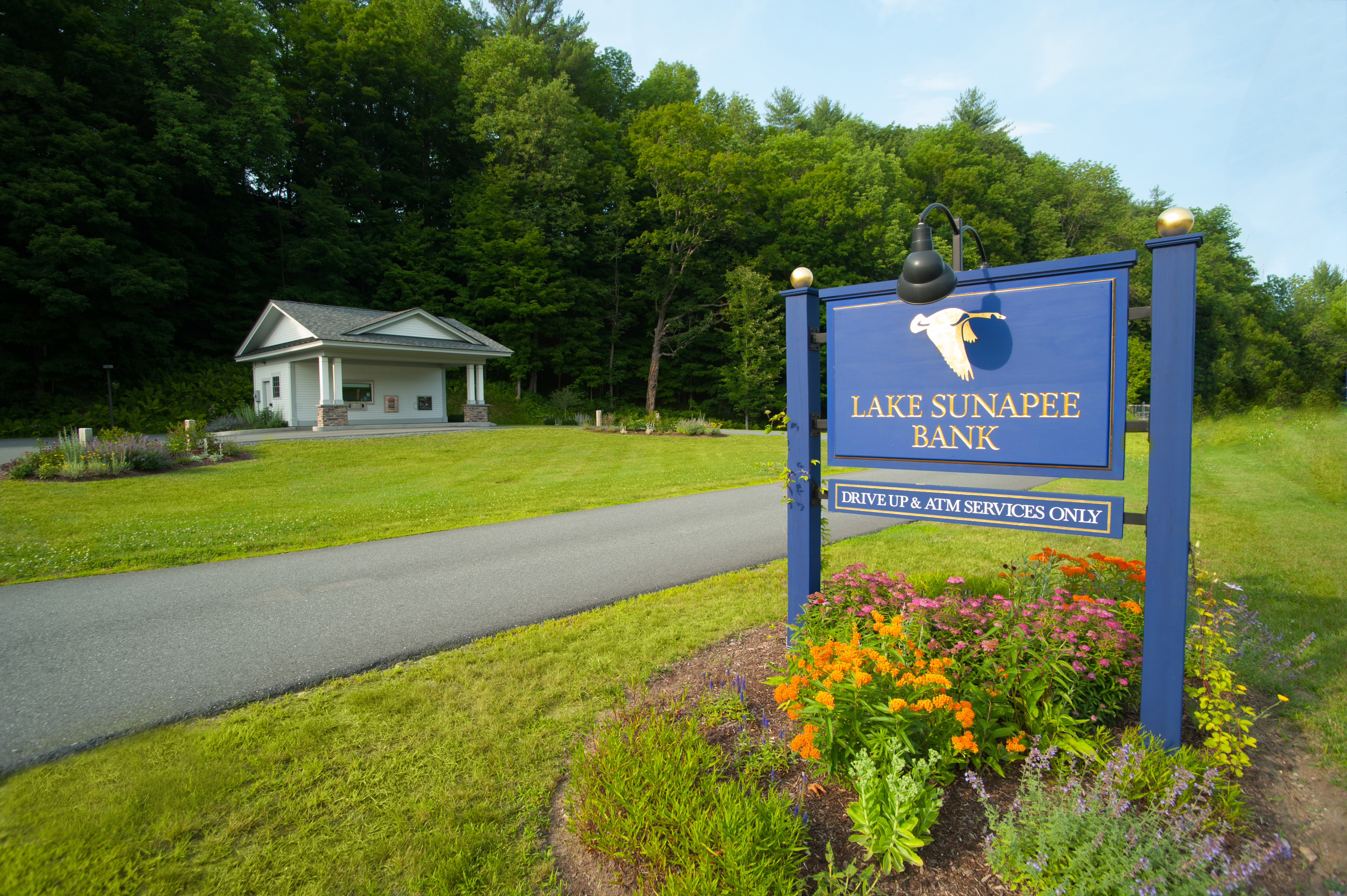 drive up location - 906 West Woodstock Road