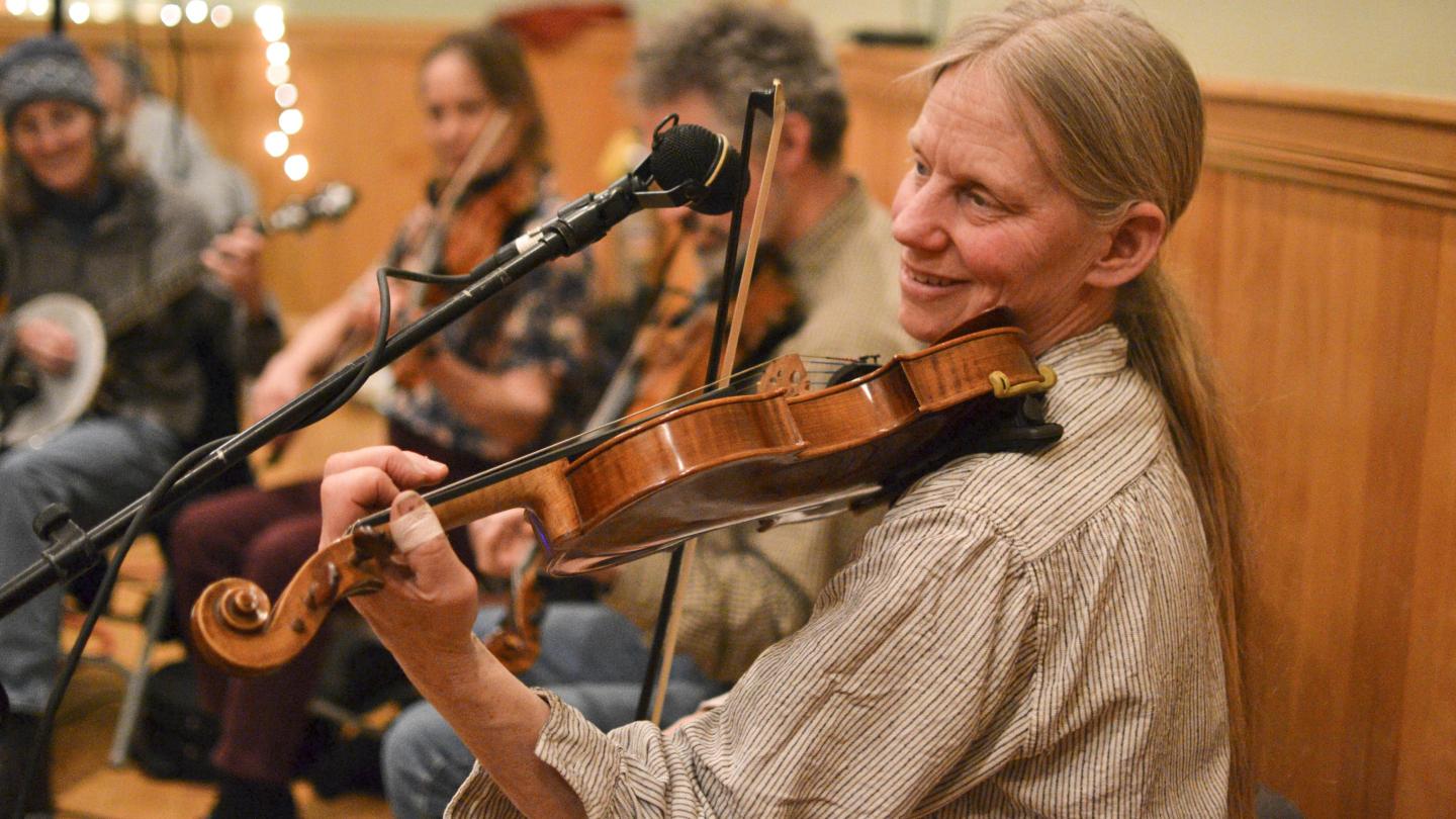 Suzanne Long plays the Fiddle