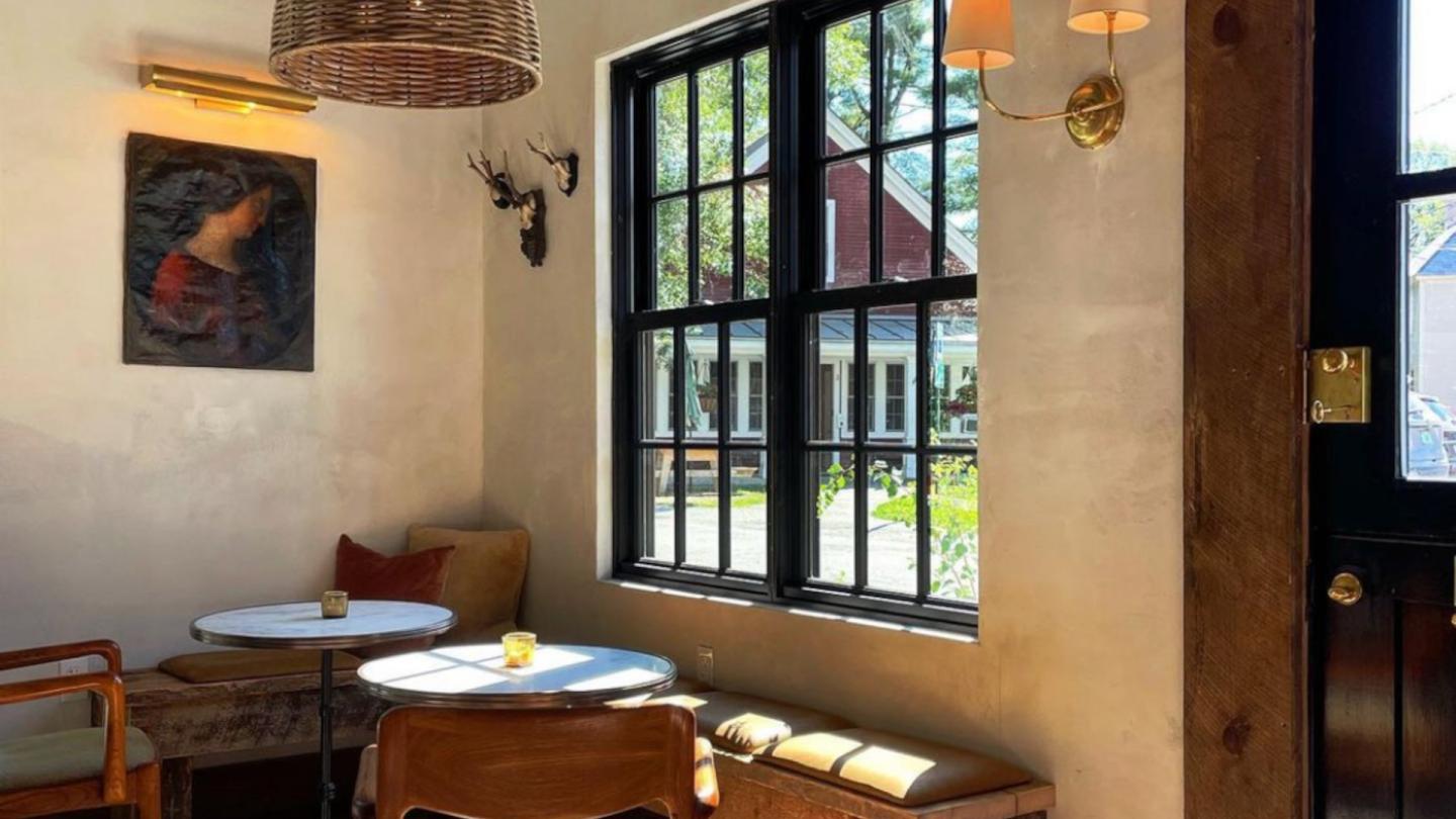 Au Comptoir seating