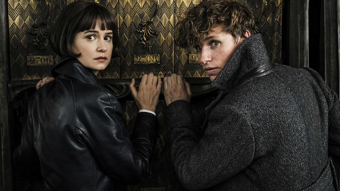 Eddie Redmayne and Katherine Waterston in Fantastic Beasts & the Crimes of Grindelwald