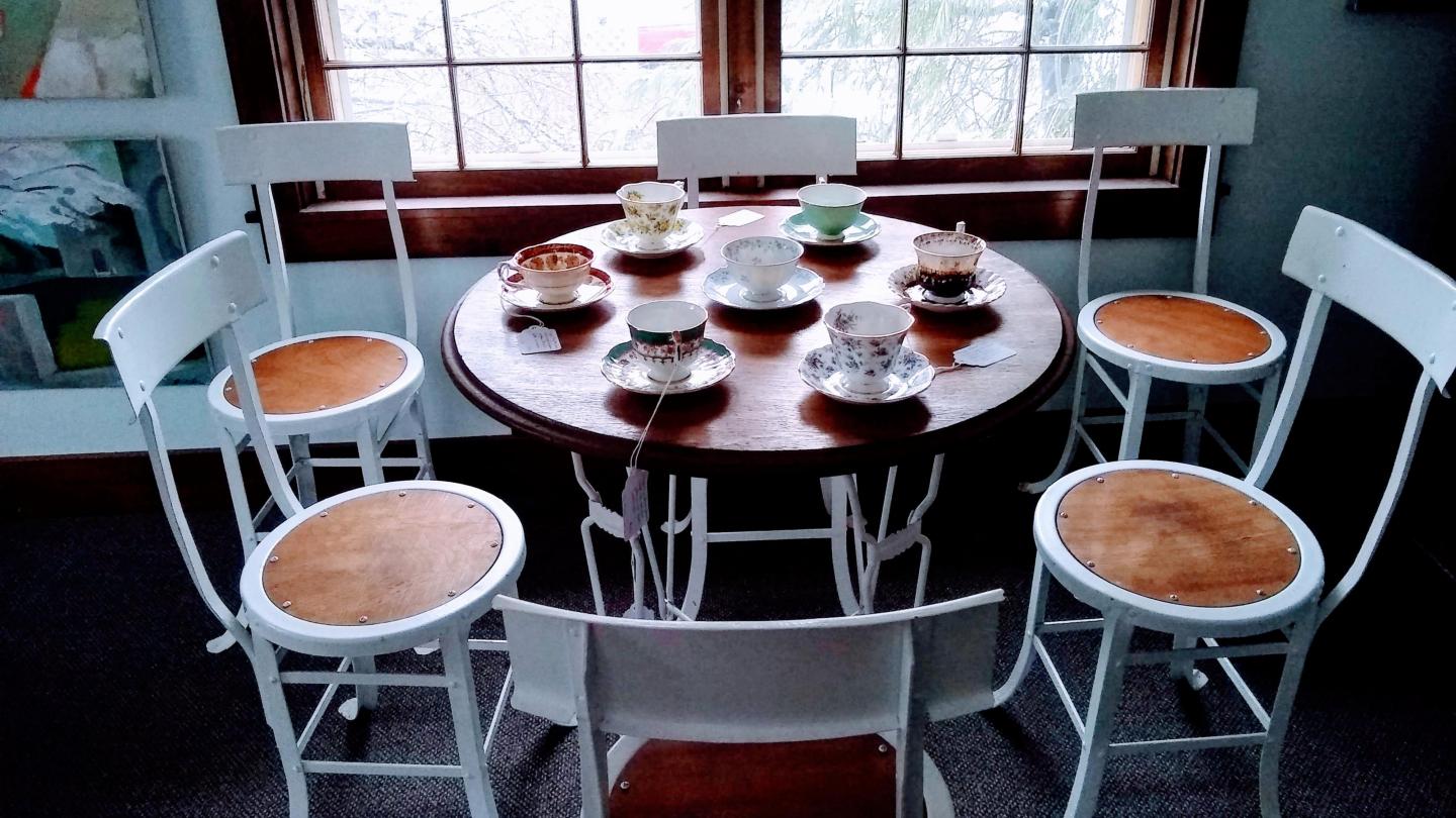 Wigren Barlow set for tea