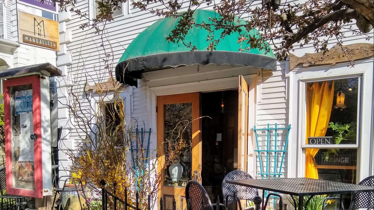 The Daily Catch exterior