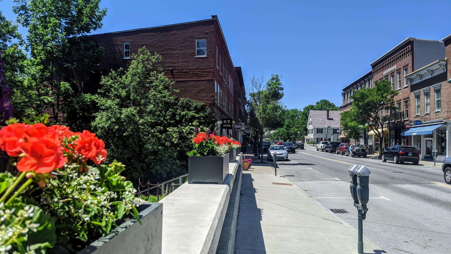 Teagle's landing bridge village shops summer
