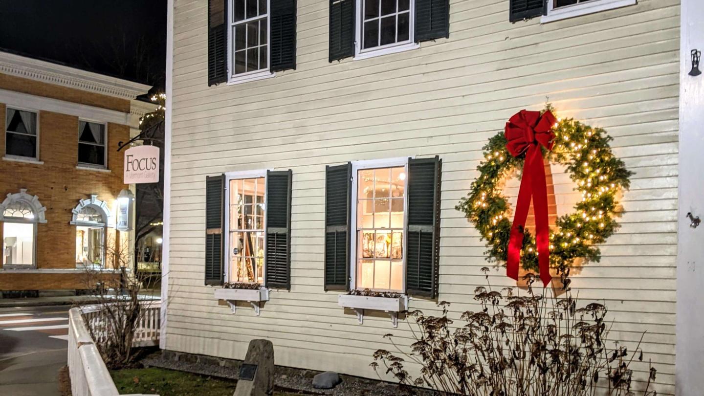 Focus Gallery with holiday decorations