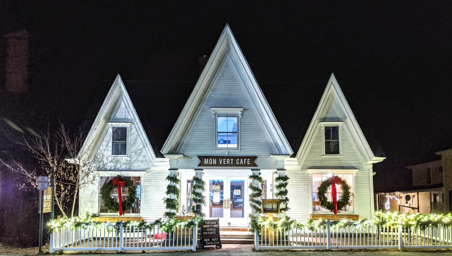 Mon Vert Cafe holiday decor