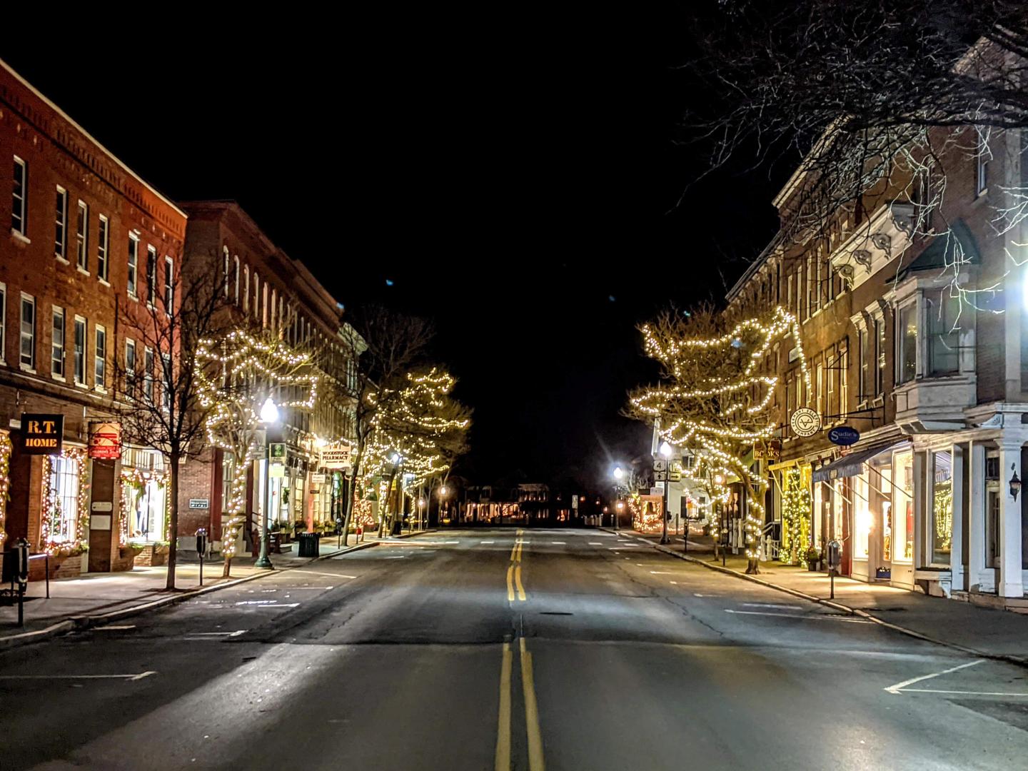 Central Street lights holiday