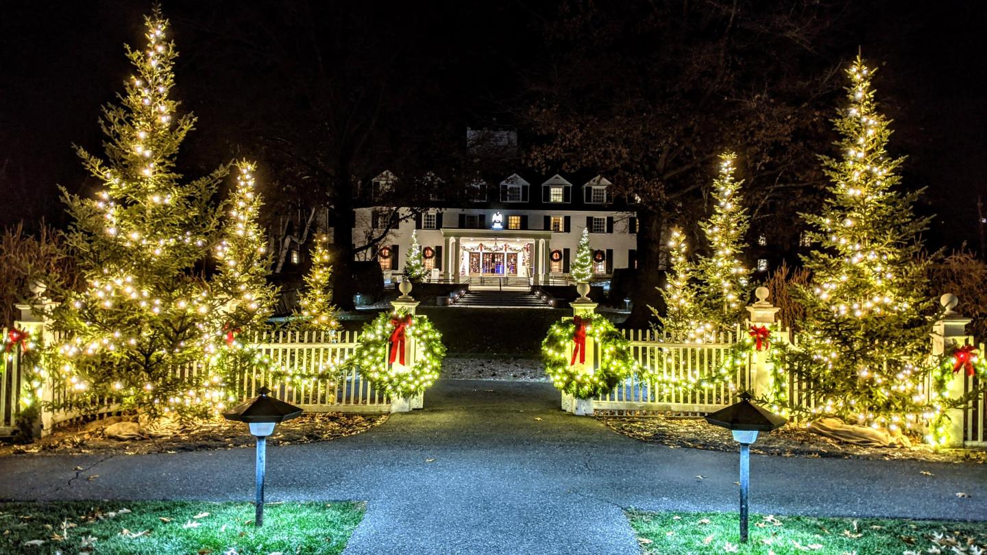 Woodstock Inn holiday lights