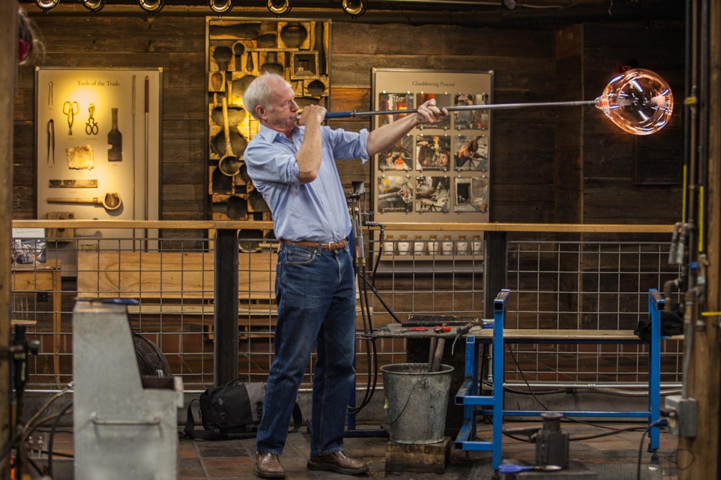 How Simon Pearce Makes Glass Pitchers - Glass-Blowing Video Demonstration