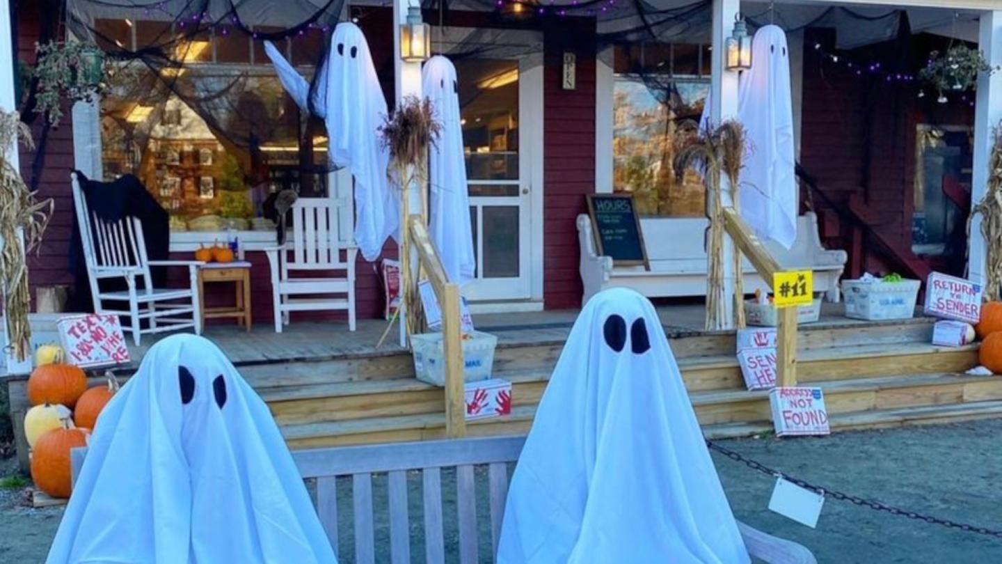 South Woodstock Halloween decor
