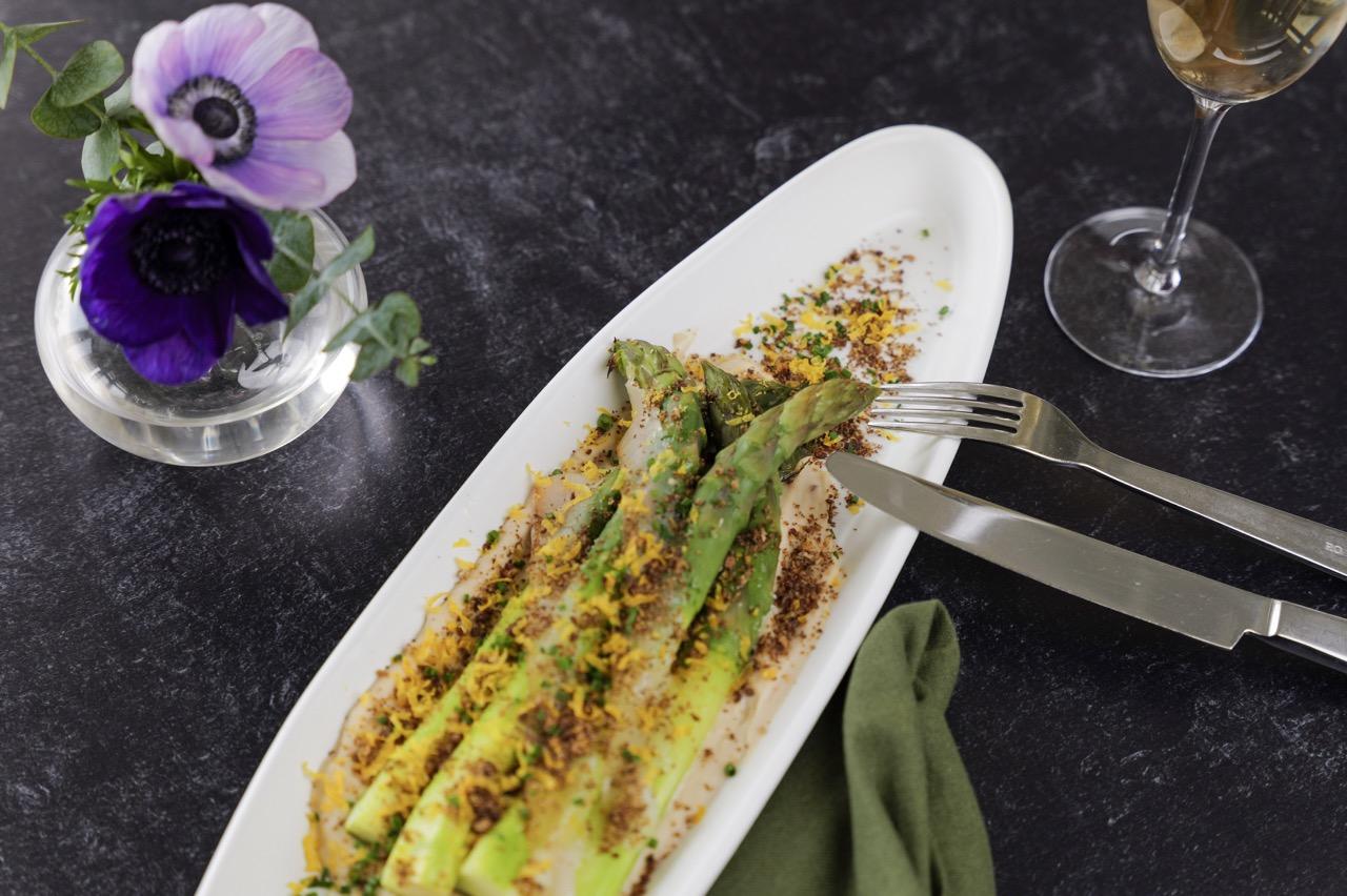 plate of garden asparagus