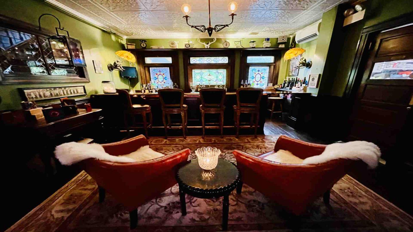 vic tavern