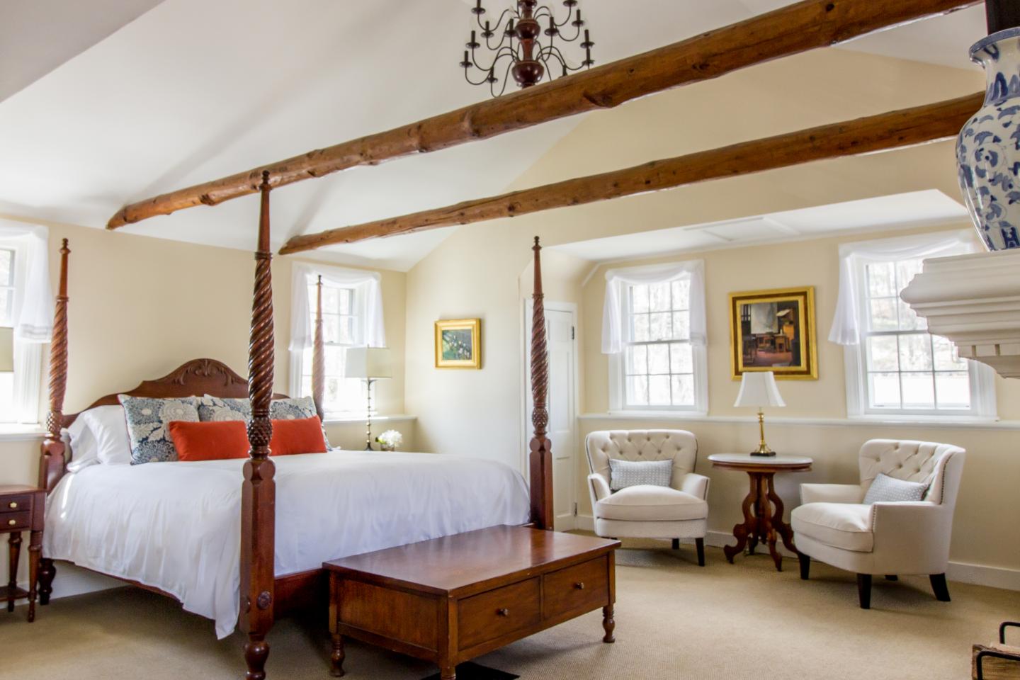 Deluxe King Room In Tavern Building