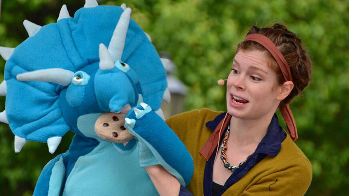 Year-round, Lindsay brings her larger-than-life Puppet Pals to child and family audiences across New England. Filled with silliness, active audience engagement, and memorable characters, this series of charming short stories will delight the young and the young at heart!