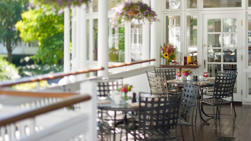 Breakfast in the Red Rooster