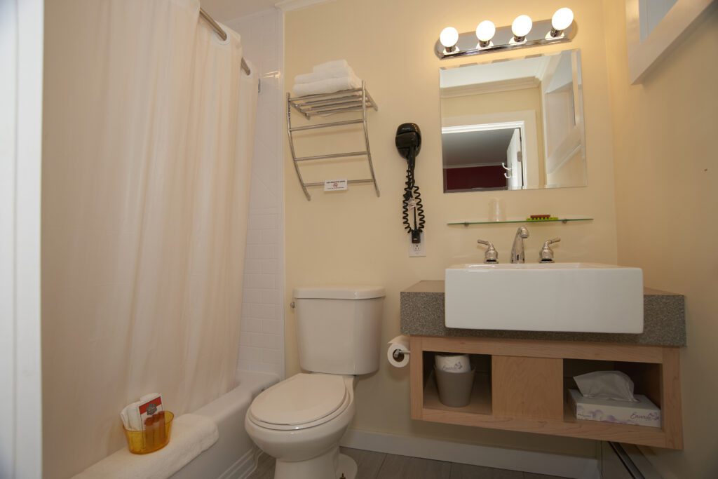 Sleep Woodstock Motel Bathroom