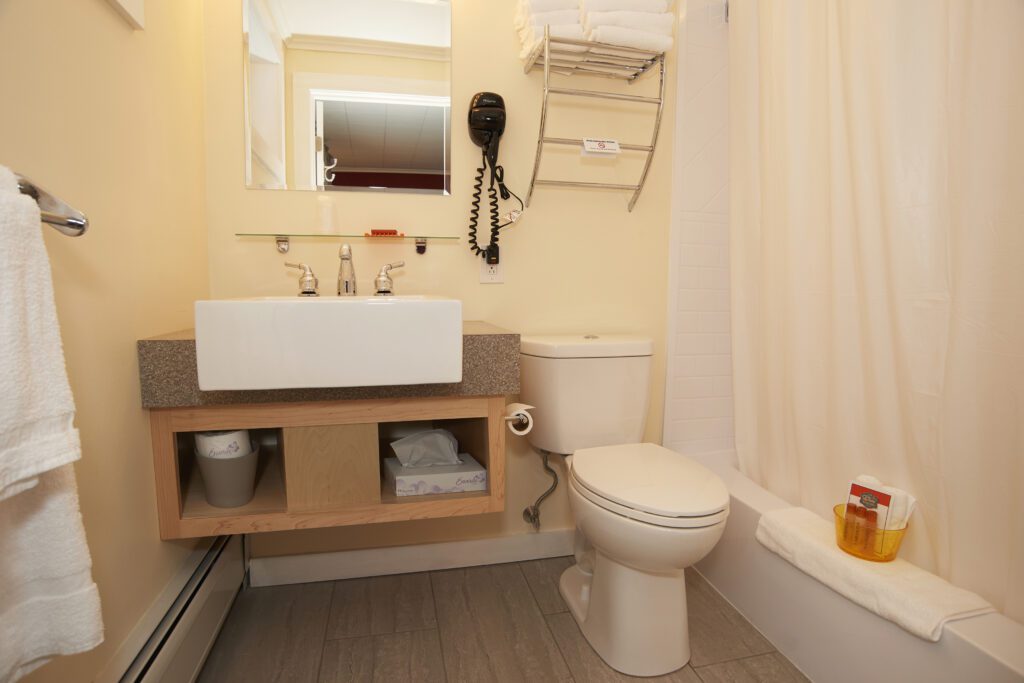 Sleep Woodstock Motel Bathroom