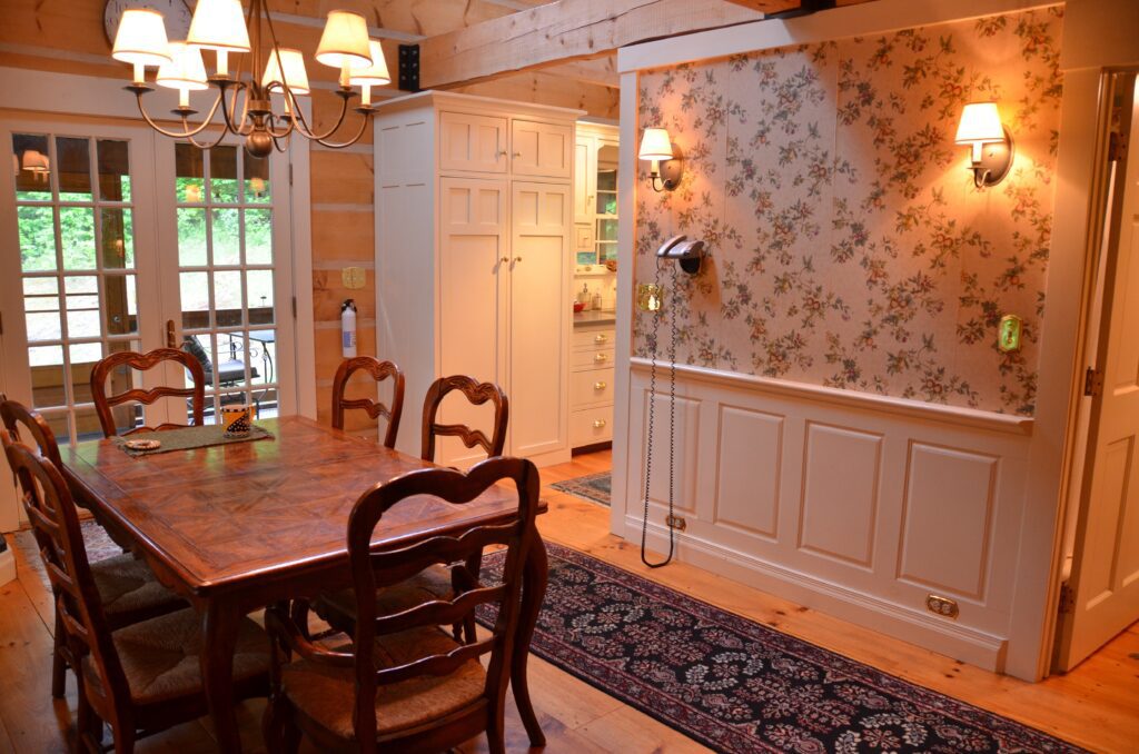 Dining has leaf, seats 8