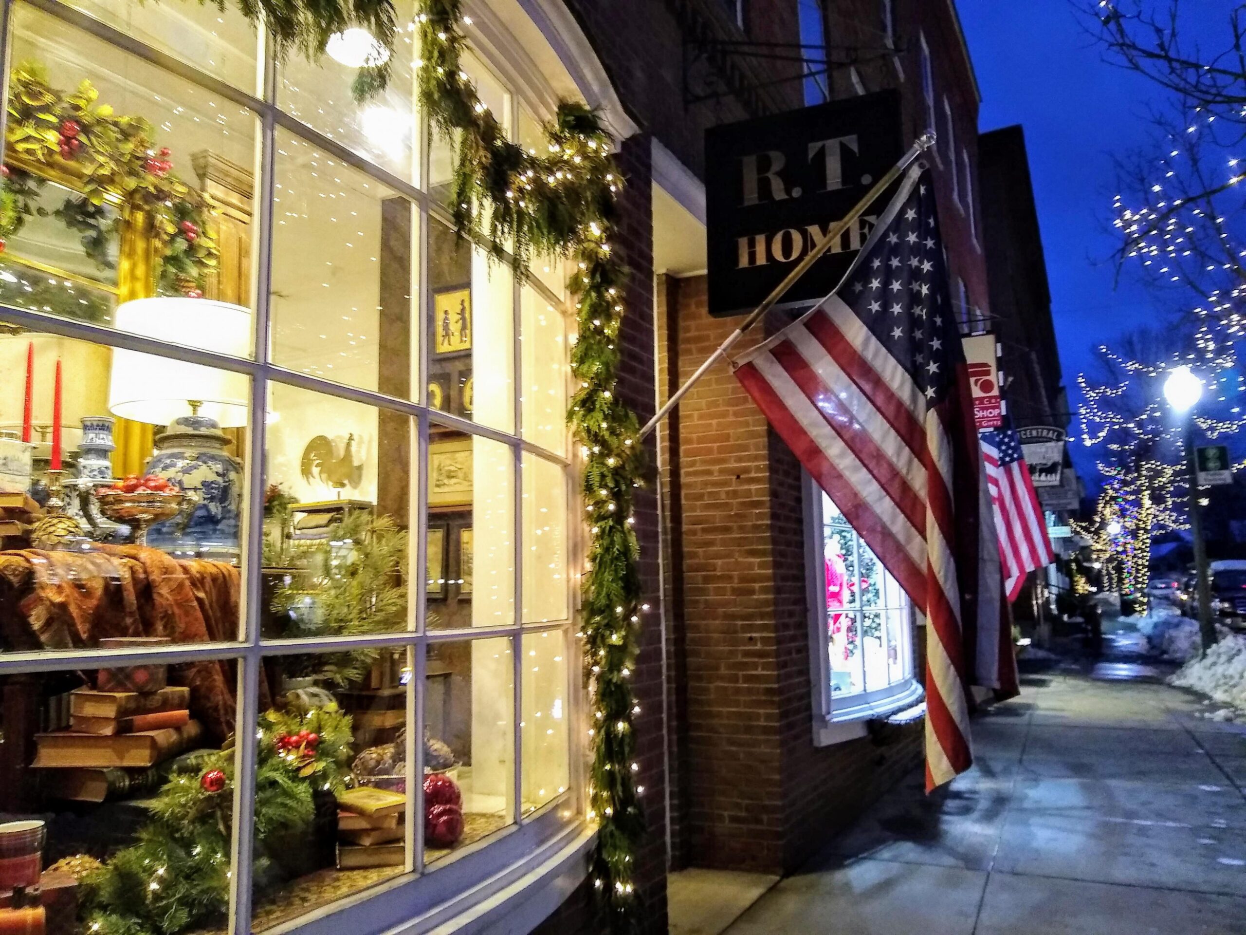 Central St Christmas Decor