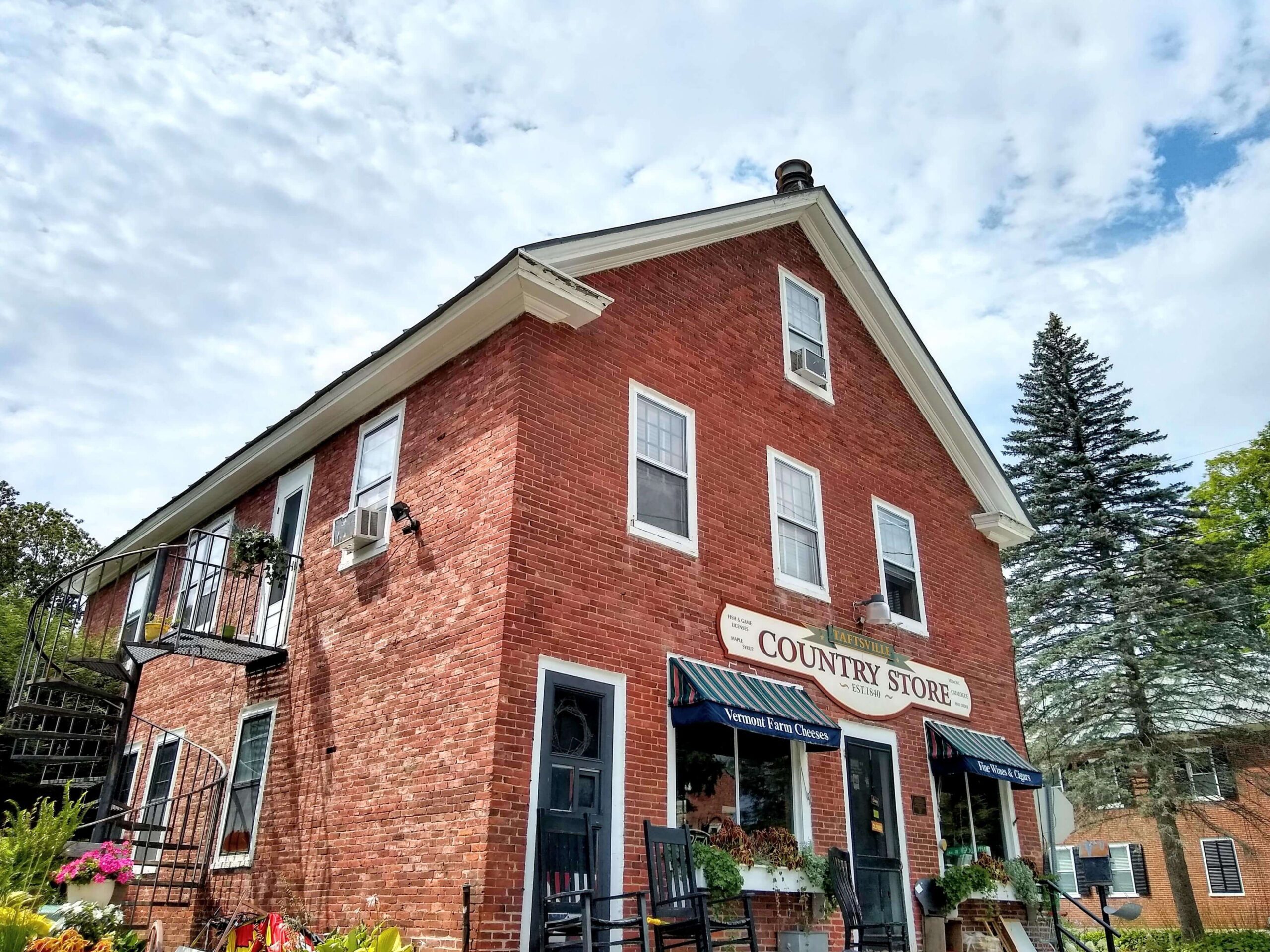 Outside the Taftsville Country Store in summer