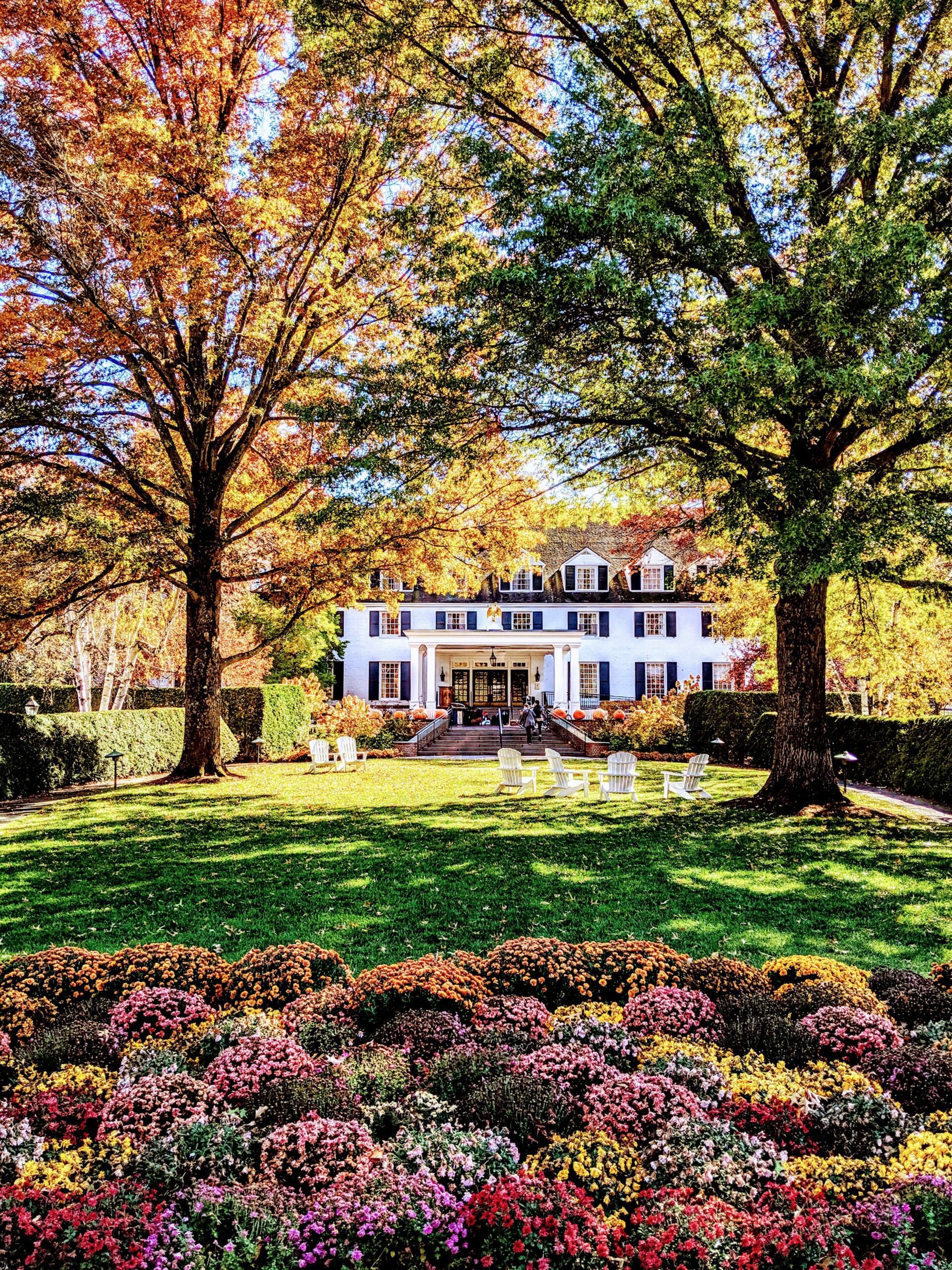 Woodstock Inn lawn foliage