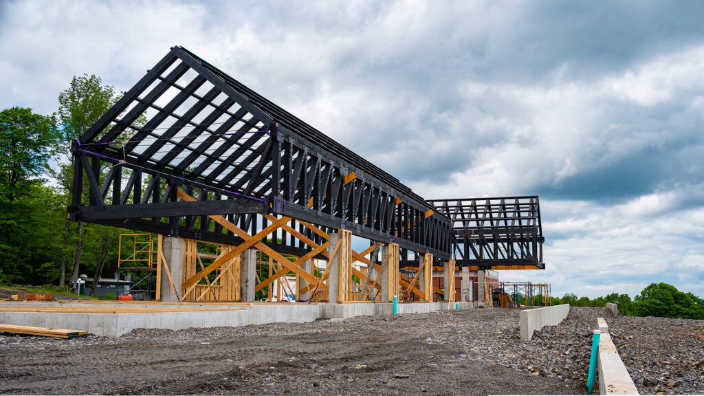 Timber frame with cantilever