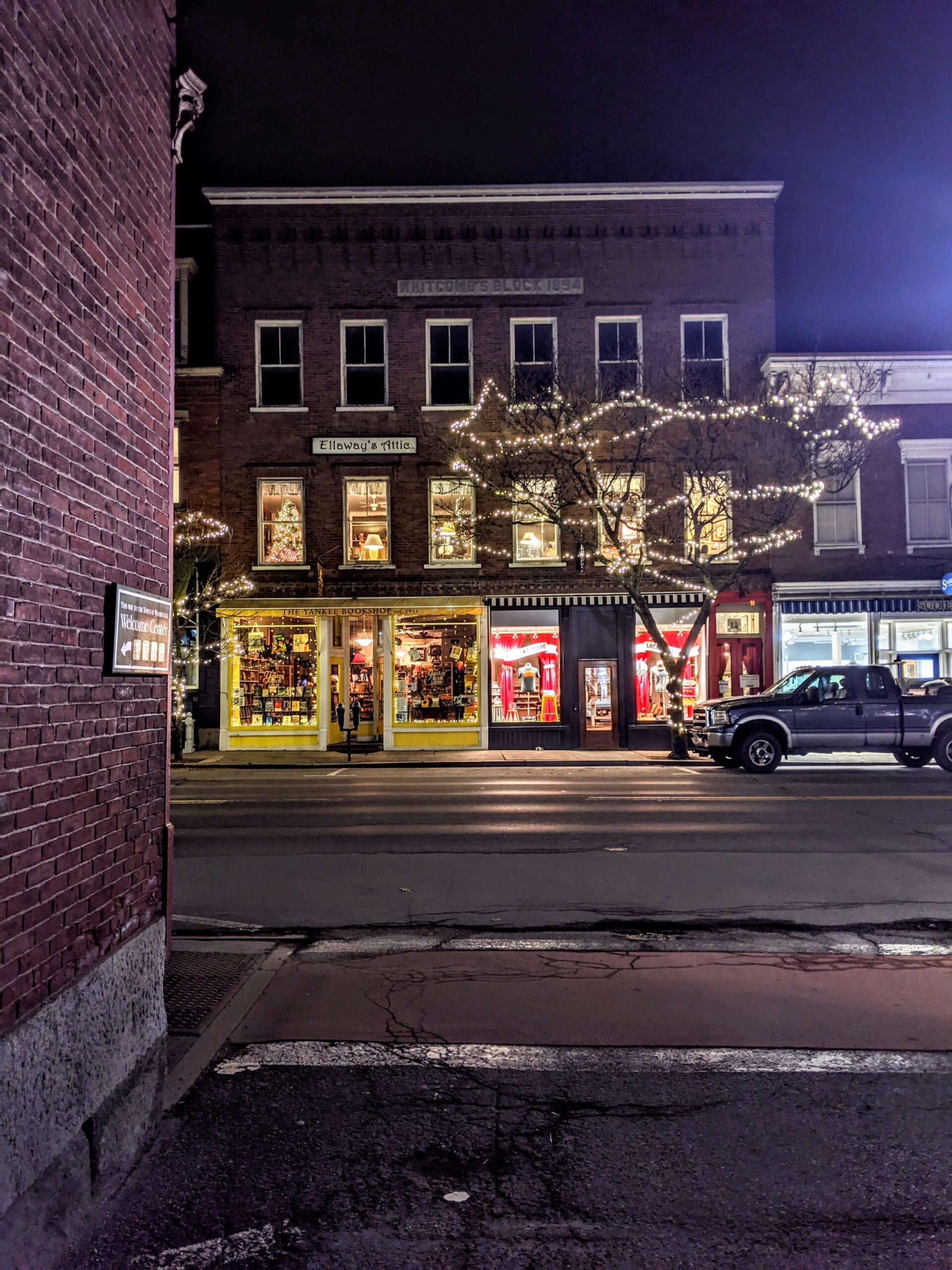 Yankee Bookshop, VT Eclectic Co, Ellaway's, and Sudie's holiday lights